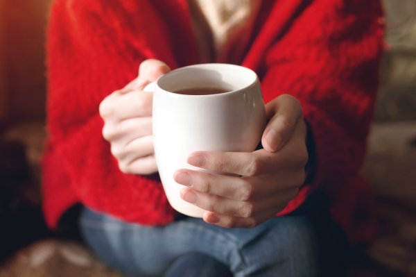 Dispel cold and keep warm. Chinese doctors recommend drinking 2 tea drinks and blowing 5 holes with a blowing machine