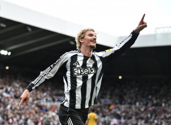 Walter Made scored goals in the first three Premier League home games, the third person in Newcastle s history