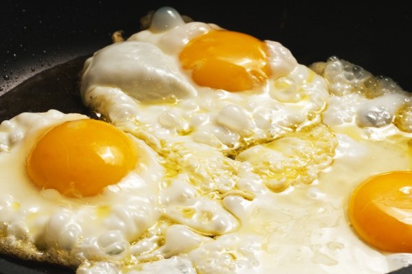 What’s the difference between boiled eggs and scrambled eggs? Want to lose fat or worried about cholesterol? Eat eggs this way to retain the most nutrients!
